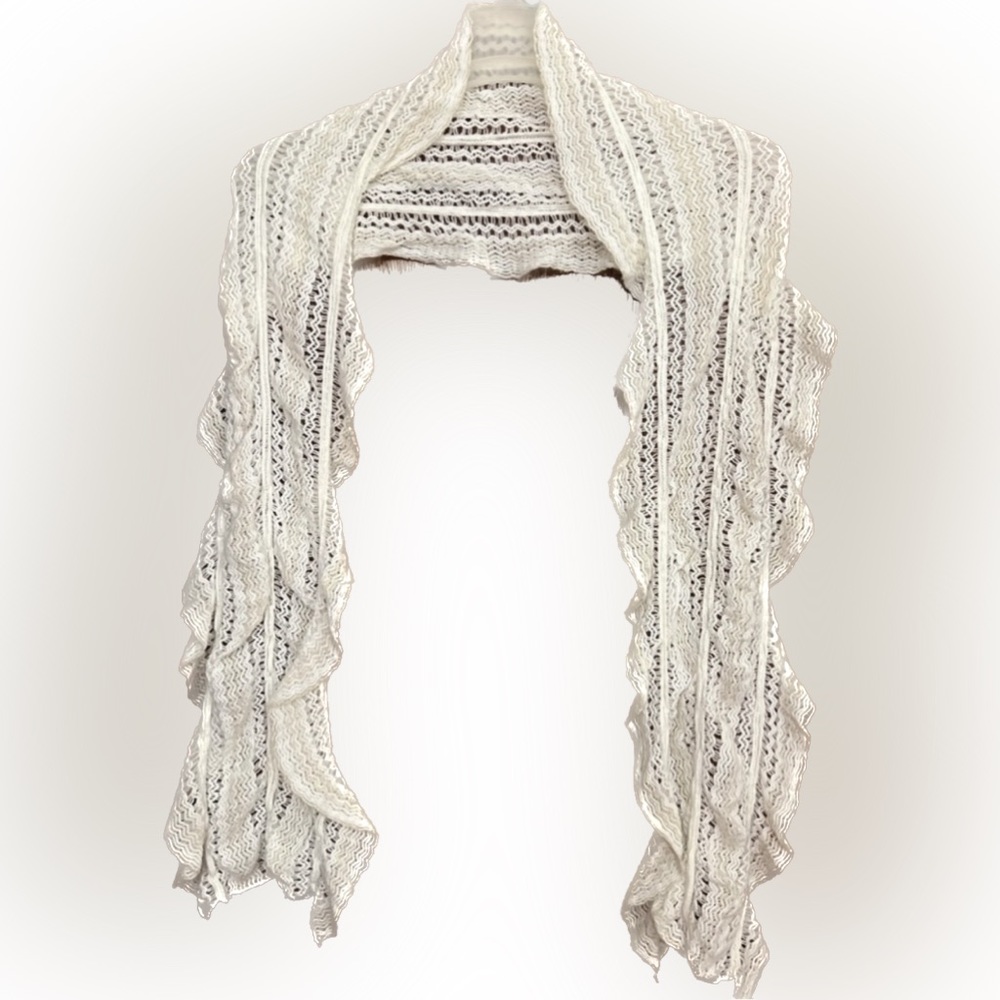 💥Lacy Ivory Scarf Gold Metallic Threads Fashionable Scalloped Wrap Accessory